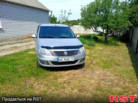Рено Логан 2012 в Царичанке на Automoto.ua Серый Рено Логан, объемом двигателя 1.6 л и пробегом 190 тыс. км за 5200 $, фото 1 на Automoto.ua