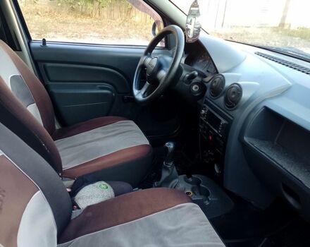 Синий Рено Логан, объемом двигателя 1.4 л и пробегом 270 тыс. км за 2950 $, фото 4 на Automoto.ua
