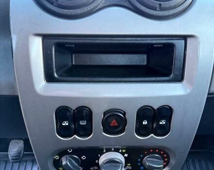 Синій Рено Логан, об'ємом двигуна 1.46 л та пробігом 264 тис. км за 3800 $, фото 10 на Automoto.ua