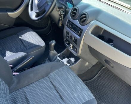 Синий Рено Логан, объемом двигателя 1.6 л и пробегом 373 тыс. км за 3500 $, фото 7 на Automoto.ua