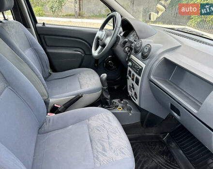Синий Рено Логан, объемом двигателя 1.6 л и пробегом 260 тыс. км за 5750 $, фото 12 на Automoto.ua