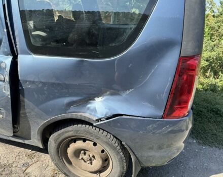 Синий Рено Логан, объемом двигателя 1.6 л и пробегом 195 тыс. км за 3000 $, фото 2 на Automoto.ua