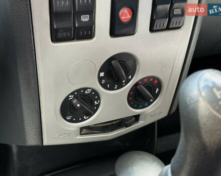 Синій Рено Логан, об'ємом двигуна 1.46 л та пробігом 266 тис. км за 5700 $, фото 29 на Automoto.ua