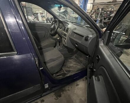 Синій Рено Логан, об'ємом двигуна 1.6 л та пробігом 362 тис. км за 2800 $, фото 13 на Automoto.ua