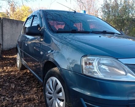 Синий Рено Логан, объемом двигателя 1.4 л и пробегом 240 тыс. км за 4200 $, фото 1 на Automoto.ua