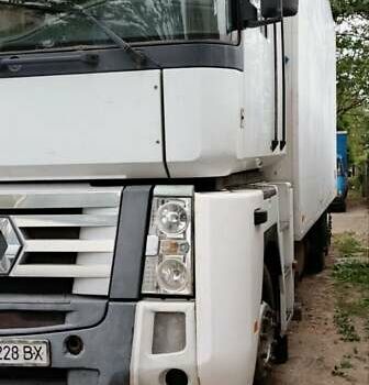 Белый Рено Магнум, объемом двигателя 12 л и пробегом 900 тыс. км за 9999 $, фото 1 на Automoto.ua
