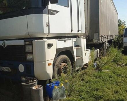 Белый Рено Магнум, объемом двигателя 12 л и пробегом 1000 тыс. км за 6500 $, фото 11 на Automoto.ua