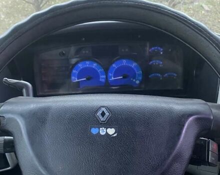 Белый Рено Магнум, объемом двигателя 11.9 л и пробегом 120 тыс. км за 6300 $, фото 5 на Automoto.ua