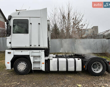 Белый Рено Магнум, объемом двигателя 12.9 л и пробегом 999 тыс. км за 12999 $, фото 2 на Automoto.ua