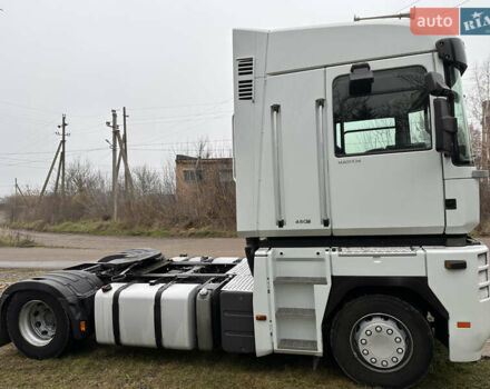 Белый Рено Магнум, объемом двигателя 12.9 л и пробегом 999 тыс. км за 12999 $, фото 6 на Automoto.ua