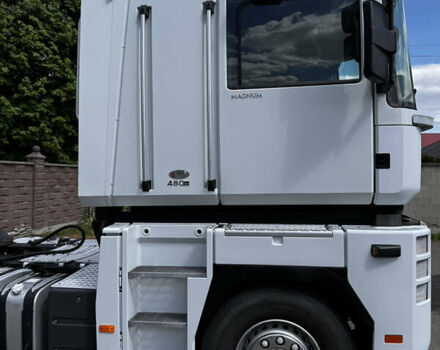 Белый Рено Магнум, объемом двигателя 12.78 л и пробегом 900 тыс. км за 17700 $, фото 6 на Automoto.ua