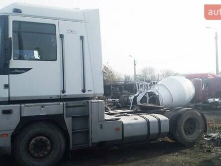 Белый Рено Магнум, объемом двигателя 12 л и пробегом 990 тыс. км за 4100 $, фото 1 на Automoto.ua