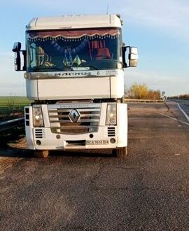 Белый Рено Магнум, объемом двигателя 12.9 л и пробегом 5 тыс. км за 8000 $, фото 1 на Automoto.ua