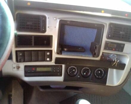 Червоний Рено Магнум, об'ємом двигуна 12 л та пробігом 150 тис. км за 9000 $, фото 11 на Automoto.ua