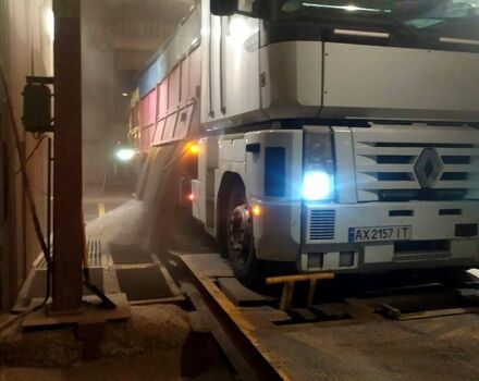 Рено Магнум, объемом двигателя 12 л и пробегом 0 тыс. км за 8000 $, фото 4 на Automoto.ua