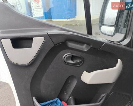 Белый Рено Мастер, объемом двигателя 2.3 л и пробегом 350 тыс. км за 17000 $, фото 27 на Automoto.ua