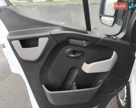 Белый Рено Мастер, объемом двигателя 2.3 л и пробегом 350 тыс. км за 17000 $, фото 34 на Automoto.ua