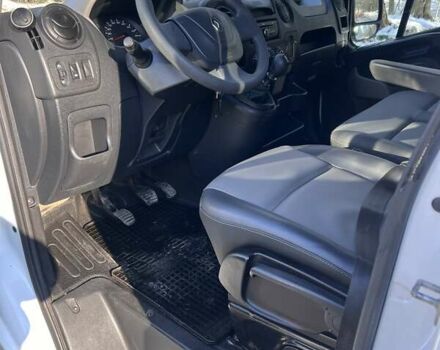 Белый Рено Мастер, объемом двигателя 2.3 л и пробегом 211 тыс. км за 22500 $, фото 2 на Automoto.ua