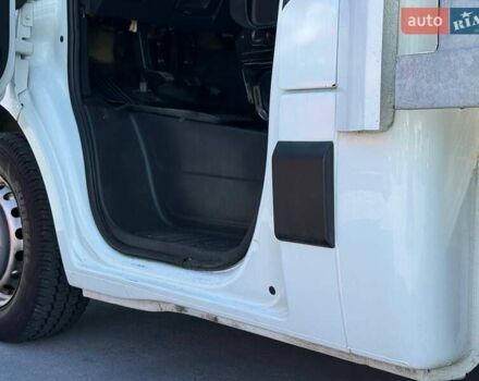 Белый Рено Мастер, объемом двигателя 2.3 л и пробегом 220 тыс. км за 16498 $, фото 11 на Automoto.ua