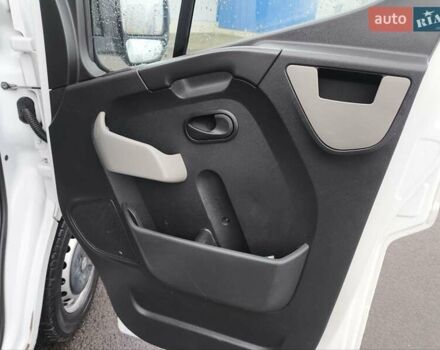 Белый Рено Мастер, объемом двигателя 2.3 л и пробегом 350 тыс. км за 17000 $, фото 30 на Automoto.ua