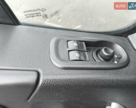 Белый Рено Мастер, объемом двигателя 2.3 л и пробегом 350 тыс. км за 17000 $, фото 26 на Automoto.ua