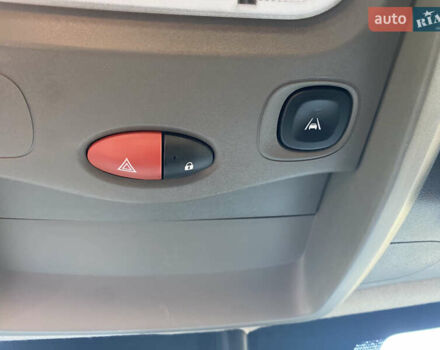 Білий Рено Мастєр, об'ємом двигуна 0 л та пробігом 182 тис. км за 25000 $, фото 19 на Automoto.ua