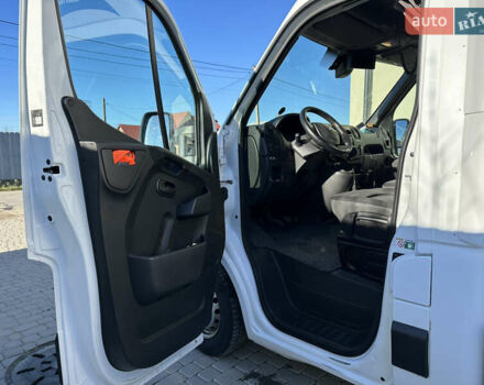 Белый Рено Мастер, объемом двигателя 2.3 л и пробегом 290 тыс. км за 19000 $, фото 14 на Automoto.ua