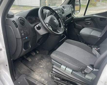 Белый Рено Мастер, объемом двигателя 2.3 л и пробегом 473 тыс. км за 21999 $, фото 4 на Automoto.ua