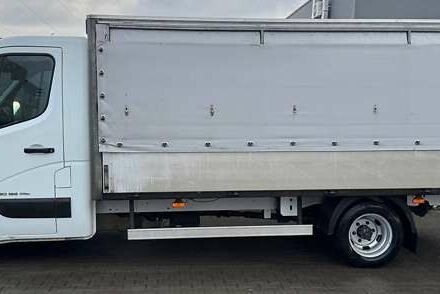 Белый Рено Мастер, объемом двигателя 2.3 л и пробегом 241 тыс. км за 21500 $, фото 1 на Automoto.ua