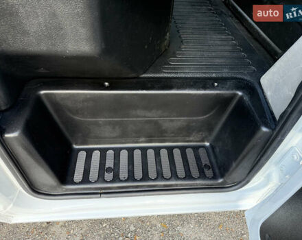 Белый Рено Мастер, объемом двигателя 0 л и пробегом 239 тыс. км за 23200 $, фото 49 на Automoto.ua