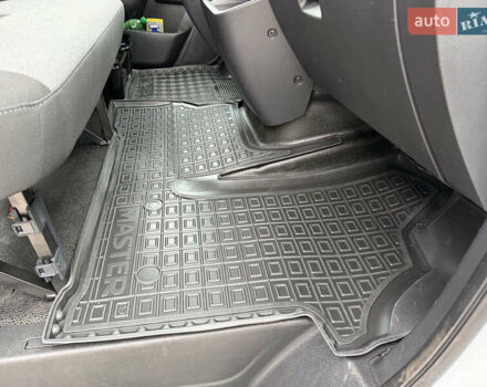 Білий Рено Мастєр, об'ємом двигуна 2.3 л та пробігом 33 тис. км за 30500 $, фото 59 на Automoto.ua