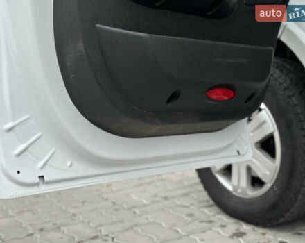 Белый Рено Мастер, объемом двигателя 2.3 л и пробегом 580 тыс. км за 15300 $, фото 22 на Automoto.ua