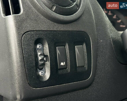 Белый Рено Мастер, объемом двигателя 2.3 л и пробегом 580 тыс. км за 15300 $, фото 45 на Automoto.ua