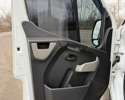 Белый Рено Мастер, объемом двигателя 2.3 л и пробегом 327 тыс. км за 25000 $, фото 12 на Automoto.ua