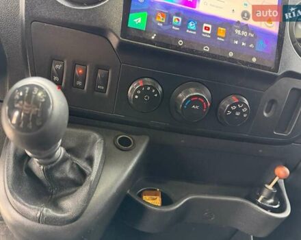 Белый Рено Мастер, объемом двигателя 2.3 л и пробегом 327 тыс. км за 25000 $, фото 16 на Automoto.ua