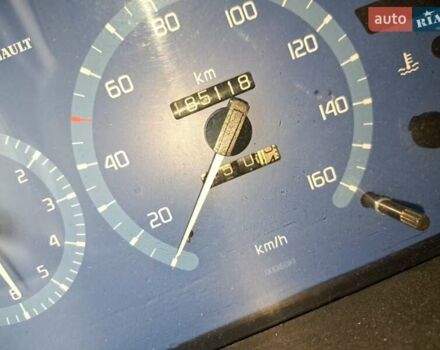 Белый Рено Мастер, объемом двигателя 2.5 л и пробегом 186 тыс. км за 3600 $, фото 4 на Automoto.ua