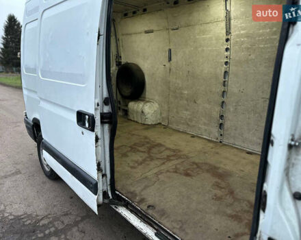 Белый Рено Мастер, объемом двигателя 2.5 л и пробегом 370 тыс. км за 4500 $, фото 23 на Automoto.ua