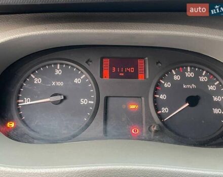 Белый Рено Мастер, объемом двигателя 2.5 л и пробегом 312 тыс. км за 8800 $, фото 21 на Automoto.ua