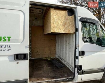 Белый Рено Мастер, объемом двигателя 2.5 л и пробегом 312 тыс. км за 8800 $, фото 12 на Automoto.ua