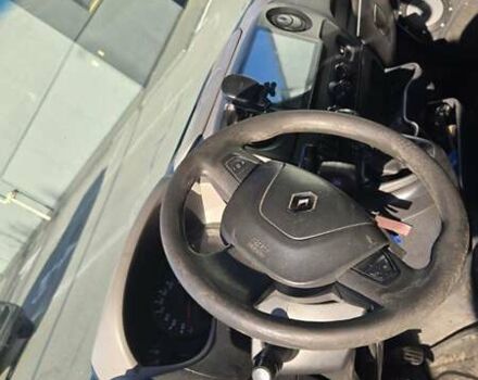 Белый Рено Мастер, объемом двигателя 2.3 л и пробегом 342 тыс. км за 9000 $, фото 8 на Automoto.ua