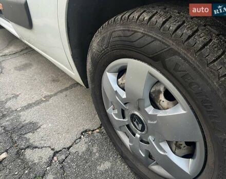 Білий Рено Мастєр, об'ємом двигуна 2.3 л та пробігом 276 тис. км за 12250 $, фото 5 на Automoto.ua