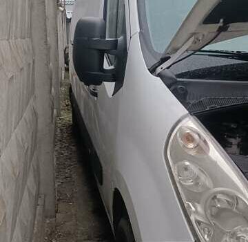 Белый Рено Мастер, объемом двигателя 2.3 л и пробегом 282 тыс. км за 9800 $, фото 5 на Automoto.ua