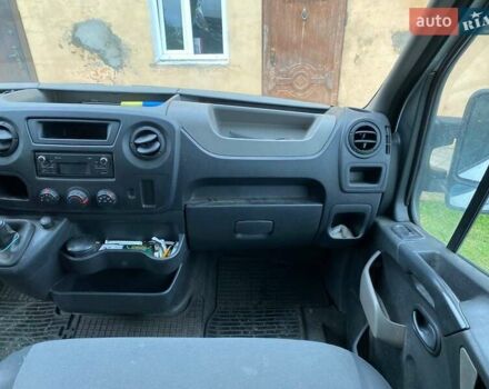 Белый Рено Мастер, объемом двигателя 2.3 л и пробегом 229 тыс. км за 11000 $, фото 2 на Automoto.ua