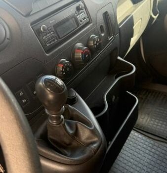 Белый Рено Мастер, объемом двигателя 2.3 л и пробегом 235 тыс. км за 17777 $, фото 11 на Automoto.ua