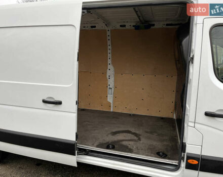 Белый Рено Мастер, объемом двигателя 2.3 л и пробегом 218 тыс. км за 14500 $, фото 19 на Automoto.ua
