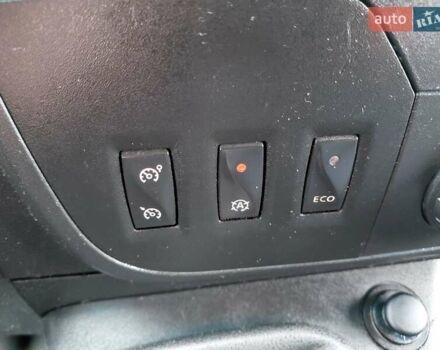 Белый Рено Мастер, объемом двигателя 2.3 л и пробегом 252 тыс. км за 12900 $, фото 24 на Automoto.ua