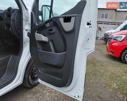 Белый Рено Мастер, объемом двигателя 2.3 л и пробегом 252 тыс. км за 12900 $, фото 21 на Automoto.ua