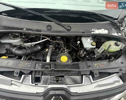 Белый Рено Мастер, объемом двигателя 2.3 л и пробегом 290 тыс. км за 13000 $, фото 2 на Automoto.ua