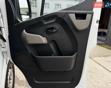 Белый Рено Мастер, объемом двигателя 2.3 л и пробегом 80 тыс. км за 16999 $, фото 26 на Automoto.ua