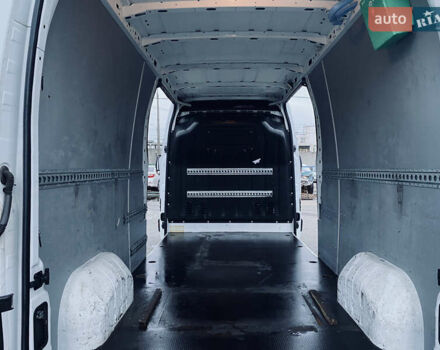 Белый Рено Мастер, объемом двигателя 2.3 л и пробегом 378 тыс. км за 13700 $, фото 10 на Automoto.ua